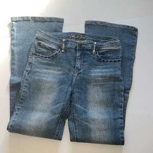 • Bootcut jeans •